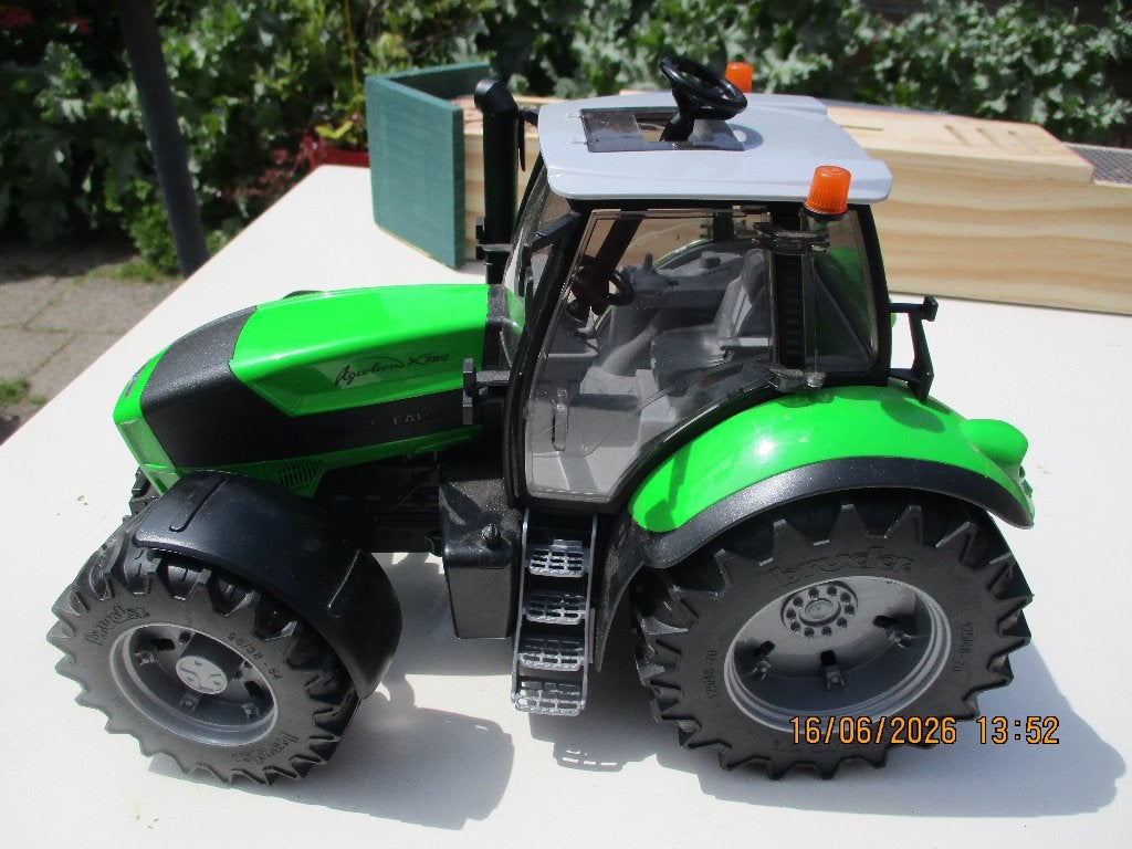 Bruder trekker Deutz, Ophalen of Verzenden, Gebruikt