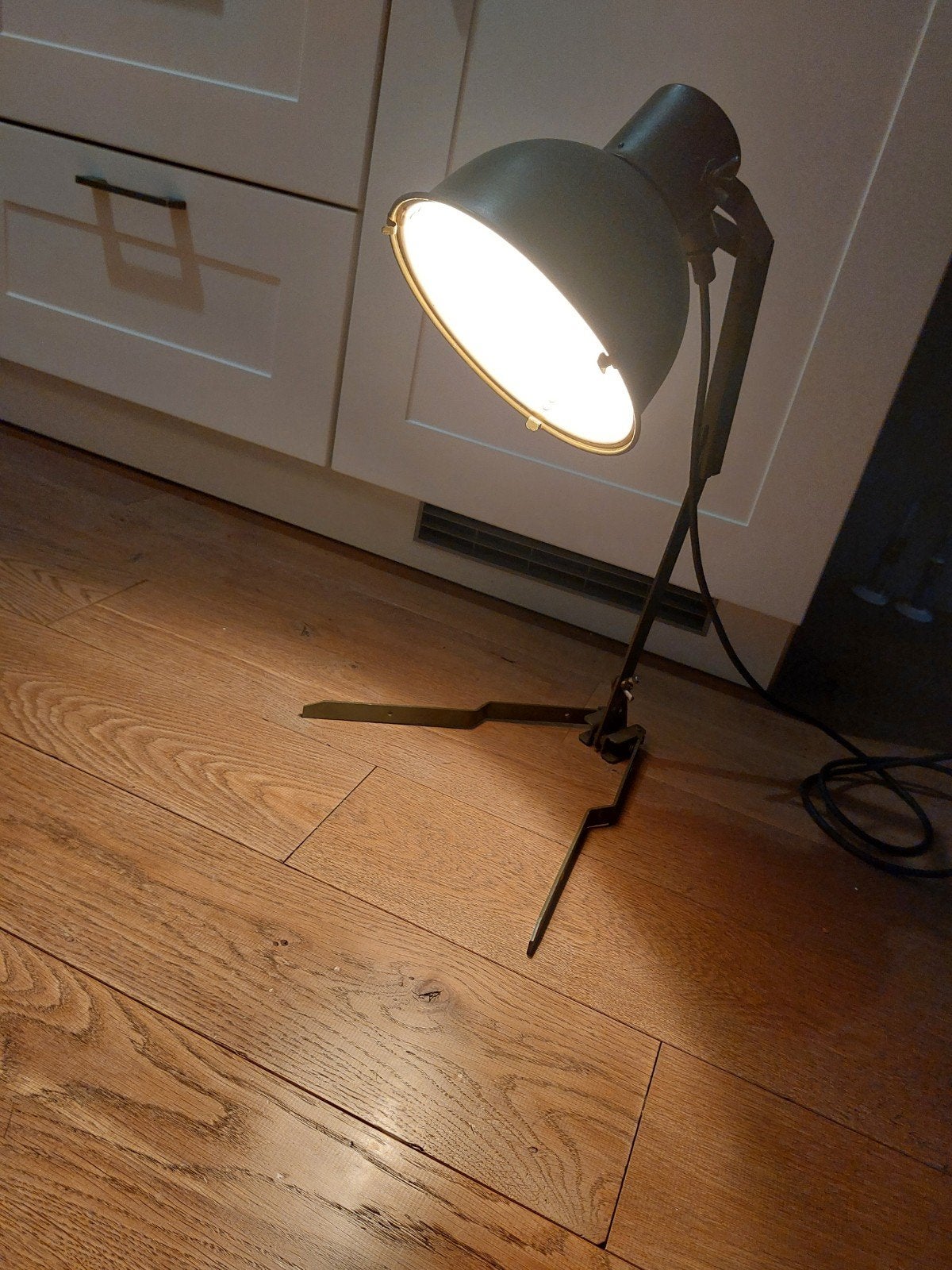 oude czechoslovakia militaire bureaulamp., Ophalen of Verzenden, Landmacht, Nederland