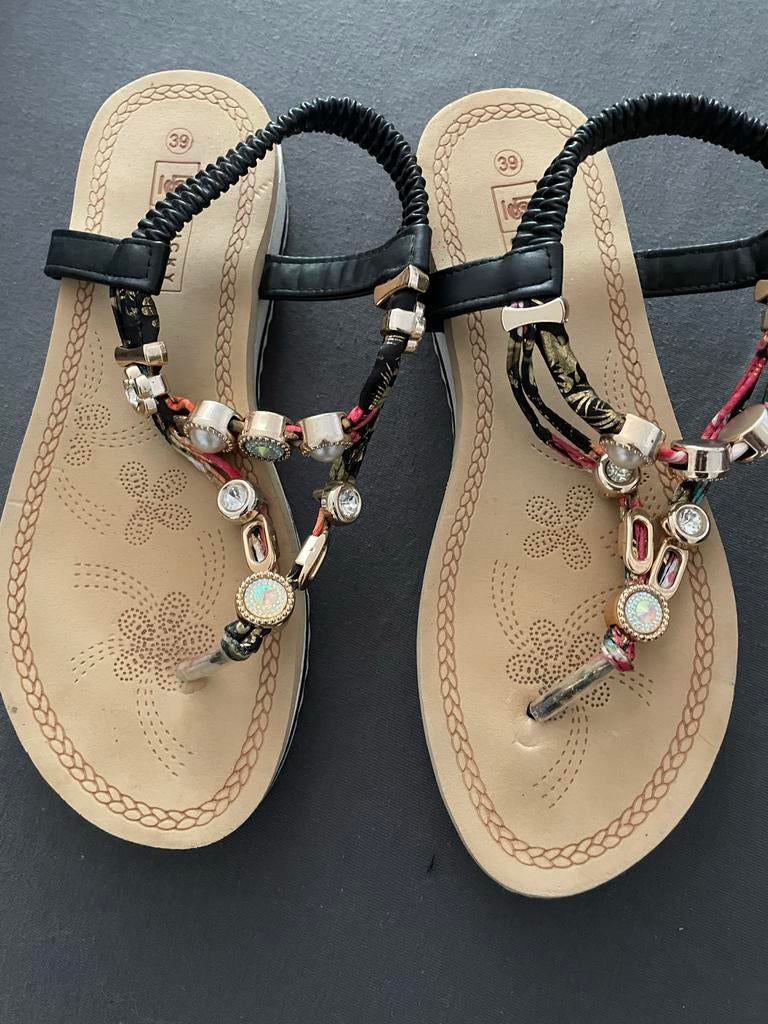 Leuke zomer slippers maat 39, Kleding | Dames, Schoenen, Ophalen of Verzenden, Zo goed als nieuw, Zwart, Slippers