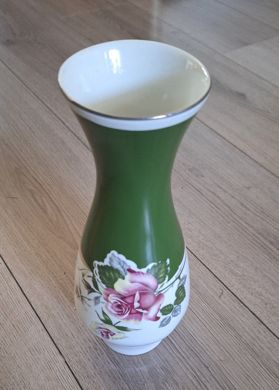 Vintage porseleinen vaas groen met rozen 26 cm GDR, Antiek en Kunst, Ophalen of Verzenden