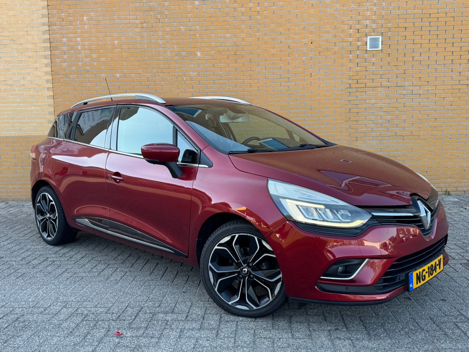Renault Clio Estate AUTOMAAT Intens| CAMERA | KEYLESS | NAVI, Auto's, Particulier, Te koop
