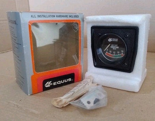 Losse auto voltmeter Equus inbouw of onderbouw new old stock, Auto-onderdelen, Dashboard en Schakelaars, Ophalen of Verzenden