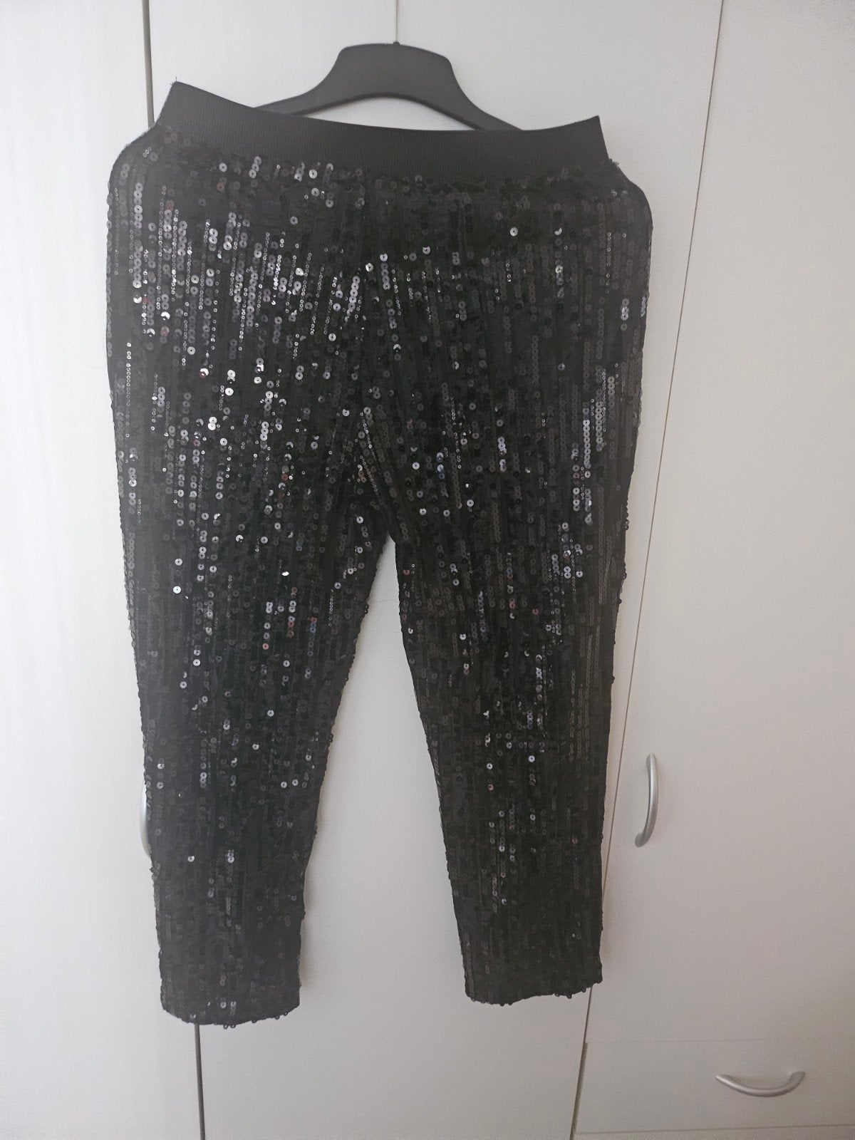 Zwarte pailletten broek, Zwart, Maat 42/44 (L), Ophalen of Verzenden, Lang