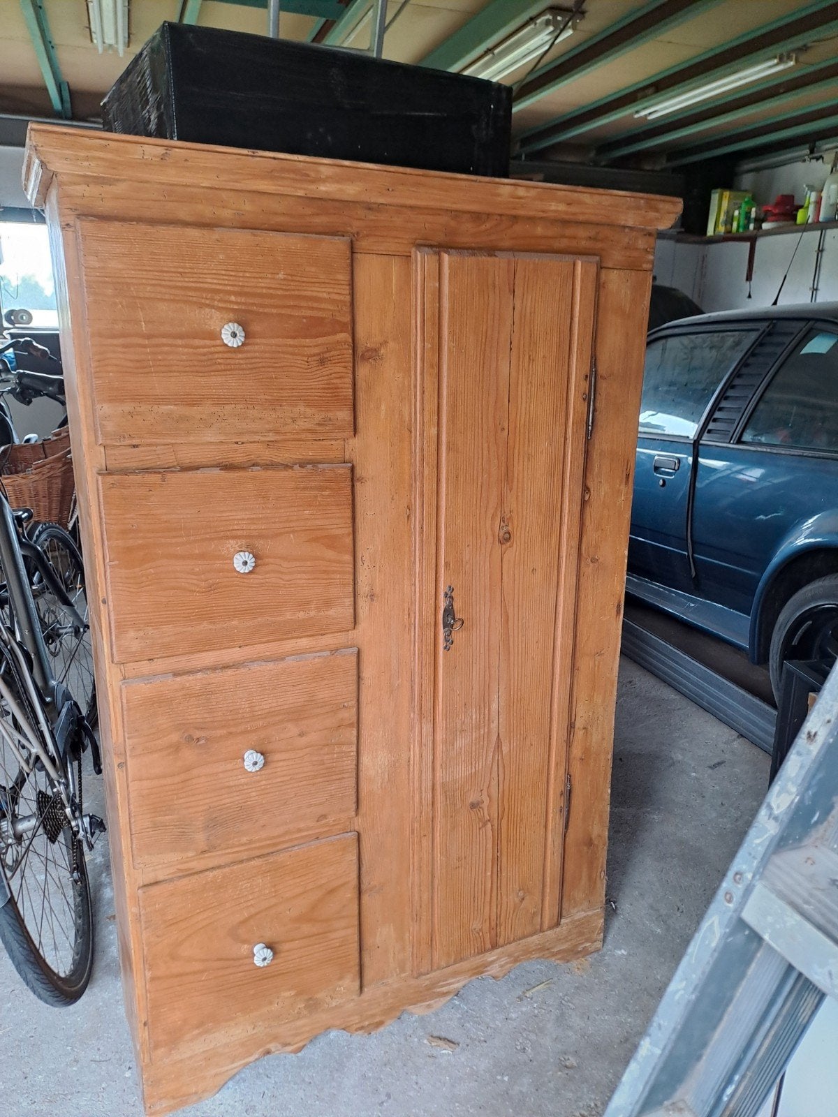 Antieke spekkast, Ophalen