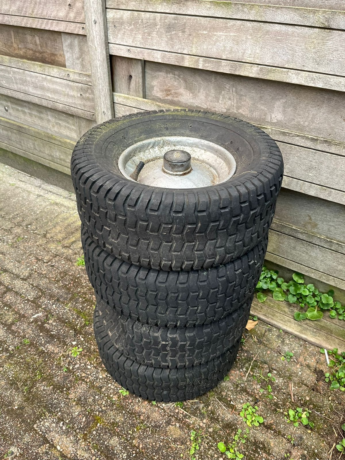 Berg skelterwielen 3 rond + 1 vierkante as 3 x 3 cm, Auto diversen, Aanhangwagen-onderdelen, Ophalen, Gebruikt