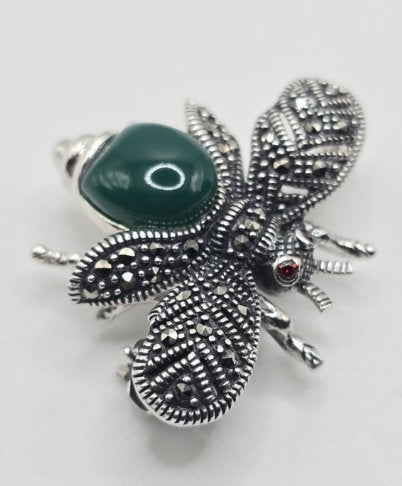 925 zilveren broche, met granaat en groene onyx, Sieraden, Tassen en Uiterlijk, Broches, 4 tot 7 cm, Nieuw, Ophalen of Verzenden