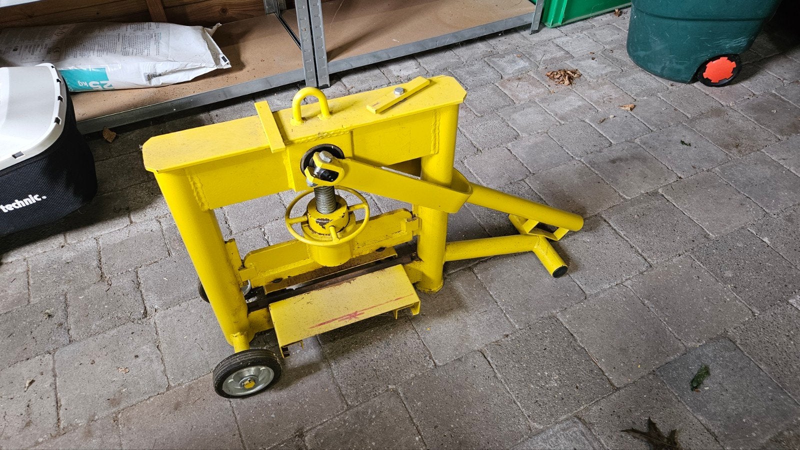 Steenknipmachine / Tegelknipper (Geel), Ophalen, Gebruikt
