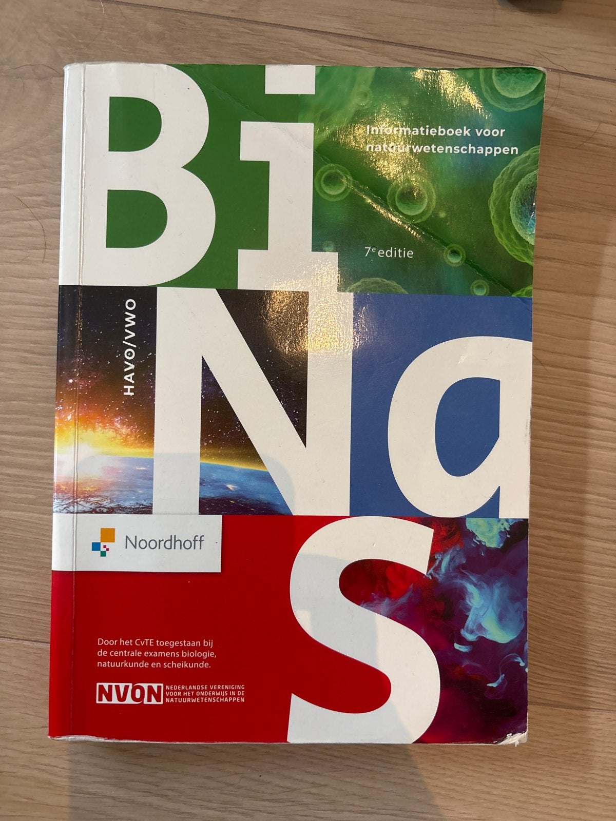 Binas 7e editie HAVO/VWO - Licht beschadigd, Ophalen, Gelezen, HAVO, Biologie