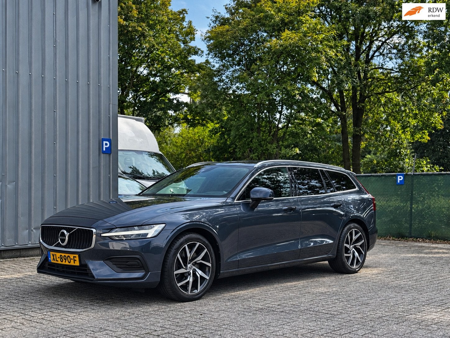 Volvo V60 2.0 T5 Momentum / Automaat / CarPlay / Dealeronder, 15 km/l, Euro 6, 4 cilinders, 1969 cc