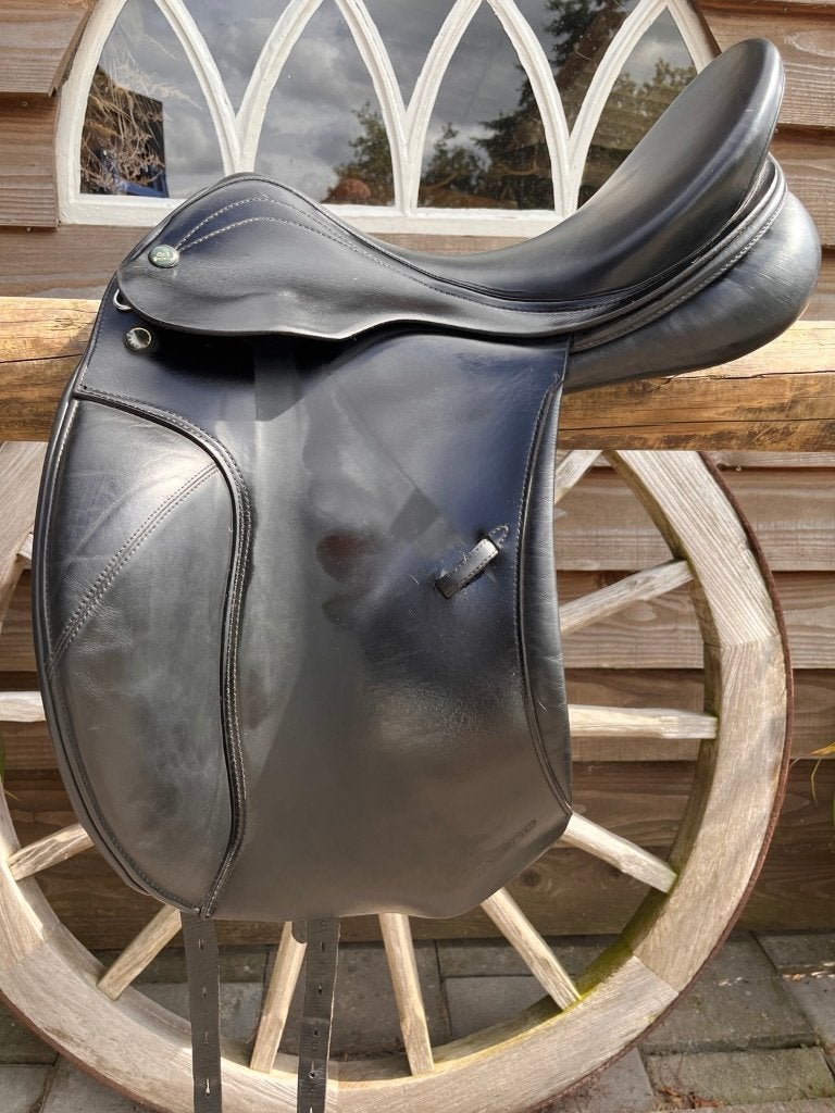 Prestige 'Milano' dressuurzadel, Dieren en Toebehoren, Gebruikt, Dressuur, M (17 inch), Diepe zit