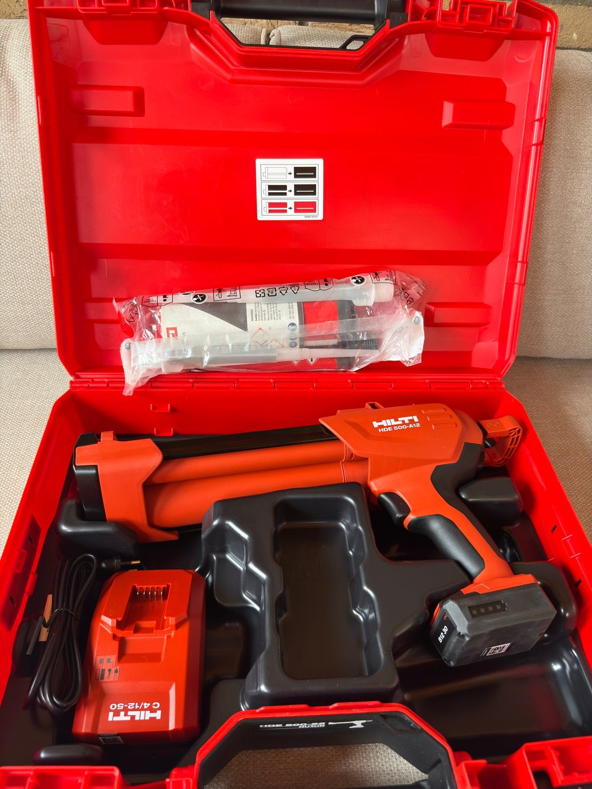 Nieuwe Hilti HDE 500-A12 kitspuit met accu en lader, Doe-het-zelf en Verbouw, Gereedschap | Handgereedschap, Ophalen of Verzenden