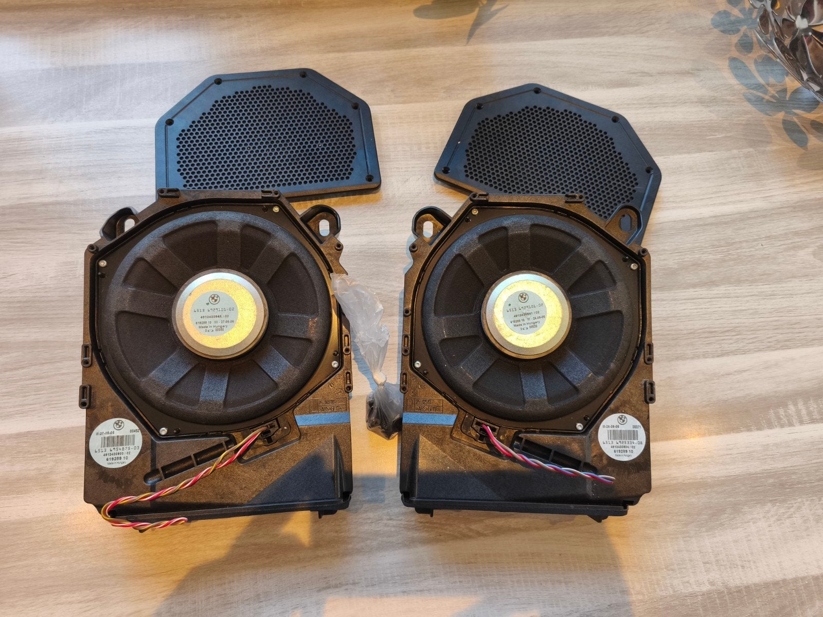 BMW E90 E91 E92 HIFI speakers onder stoelen subwoofers E60 E, Ophalen of Verzenden, B, W, M