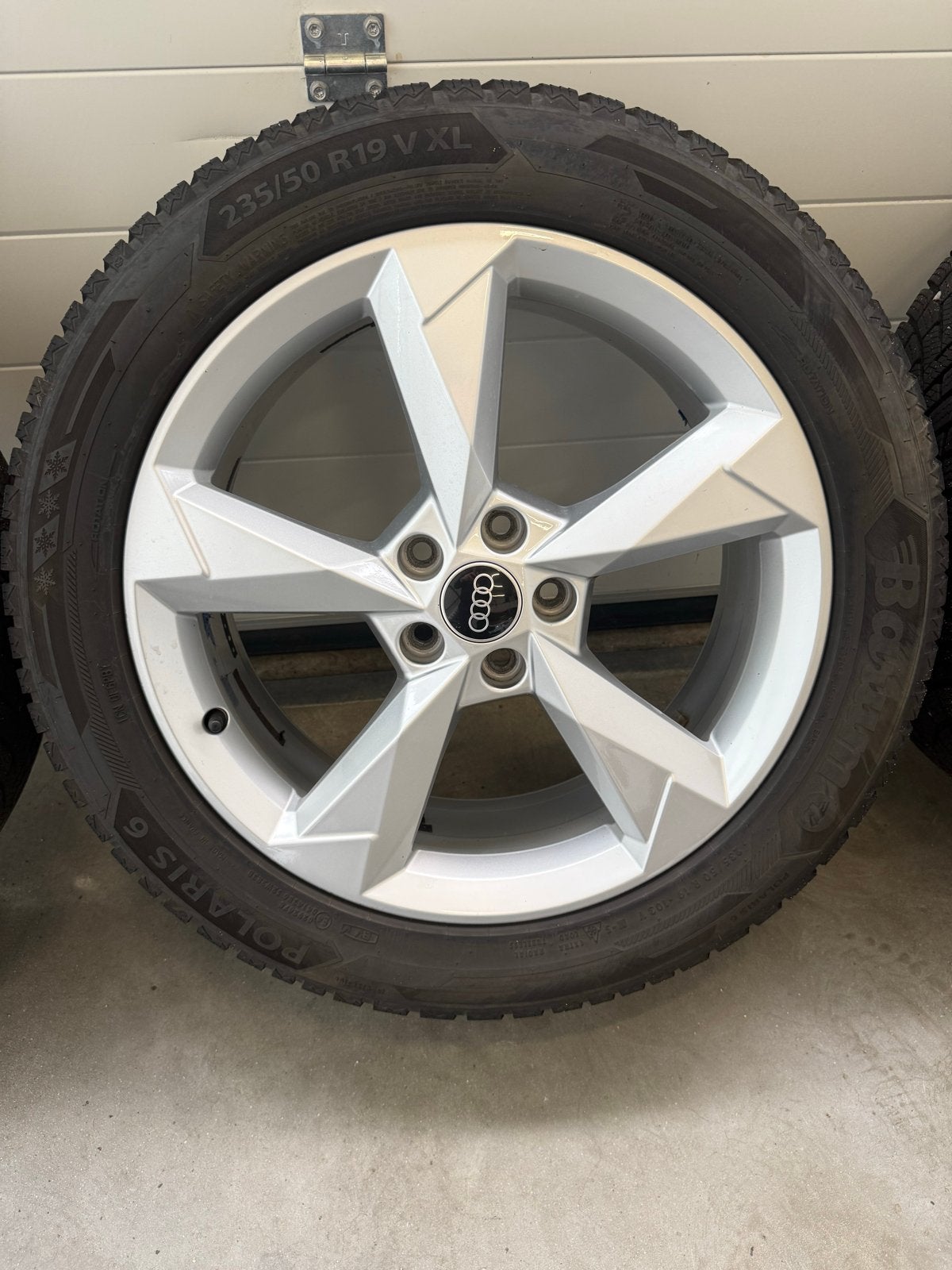 Audi Q3 19 inch Originele velgen met winterbanden 235/50 R19, Auto-onderdelen, Banden en Velgen, Gebruikt, Banden en Velgen, Winterbanden
