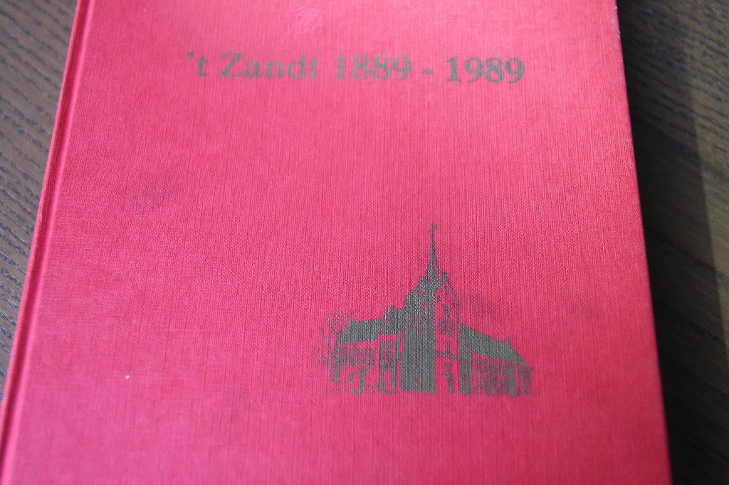 Boerderijenboek 't Zandt 1889-1989, Boeken, Geschiedenis | Stad en Regio, Ophalen of Verzenden, Gelezen