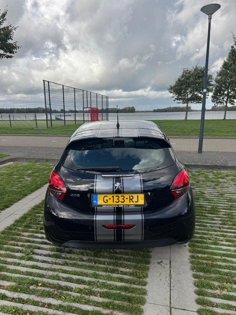 Peugeot 208, 1.2 Puretech 82pk 2019, Zwart, Voorwielaandrijving, 83 pk, Stof, 40 €/maand