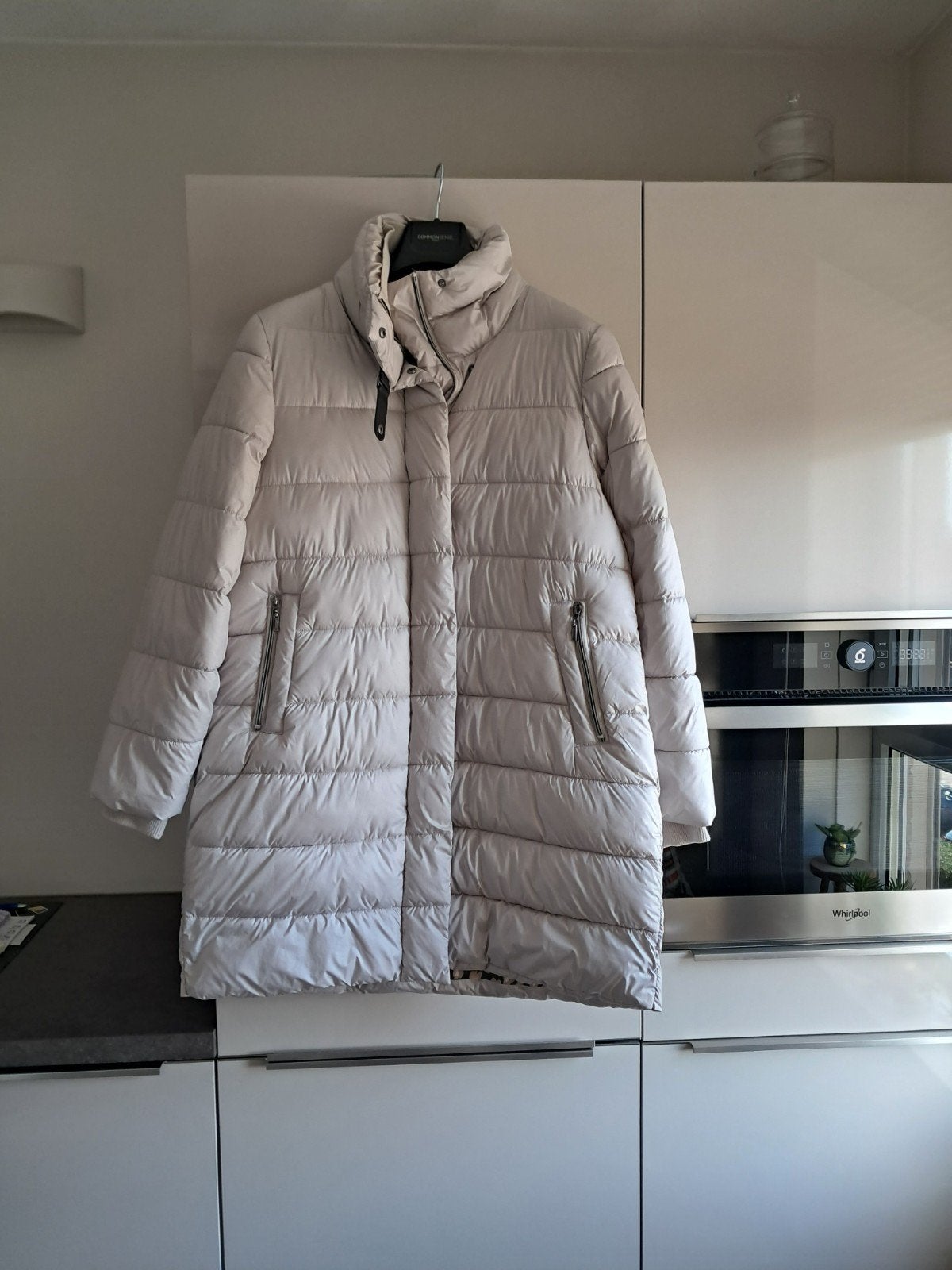 C&A Lange Lichtbeige Gewatteerde Jas Maat 42/44, Beige, Maat 42/44 (L), Ophalen of Verzenden, Gedragen