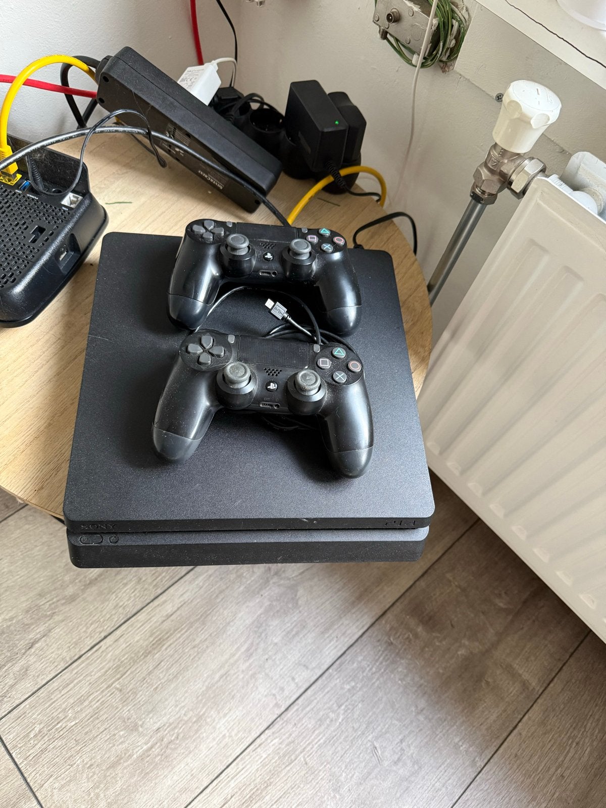 PlayStation 4 slim met 2 controllers - Goedwerkend, Ophalen, Gebruikt, Met 2 controllers, Original