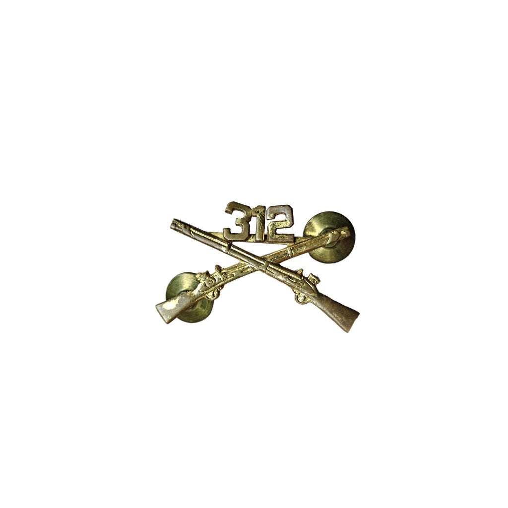 WWII US Collar Pin 312th Infantry Regiment, Ophalen of Verzenden, Amerika, Embleem of Badge