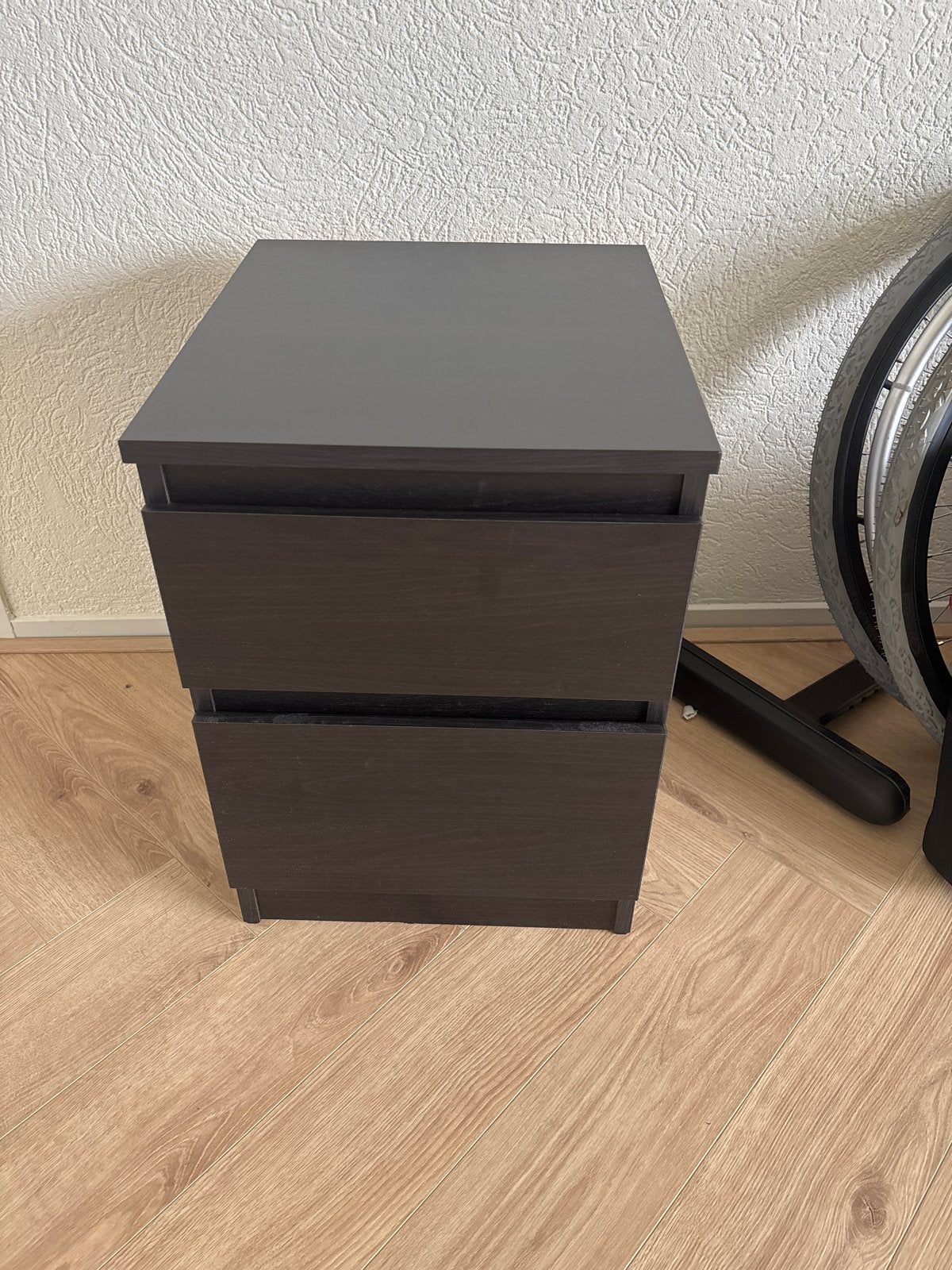 Donkerbruine ladekast met 2 laden (2 stuks), Ophalen, Minder dan 50 cm, Gebruikt, 1 of 2 laden