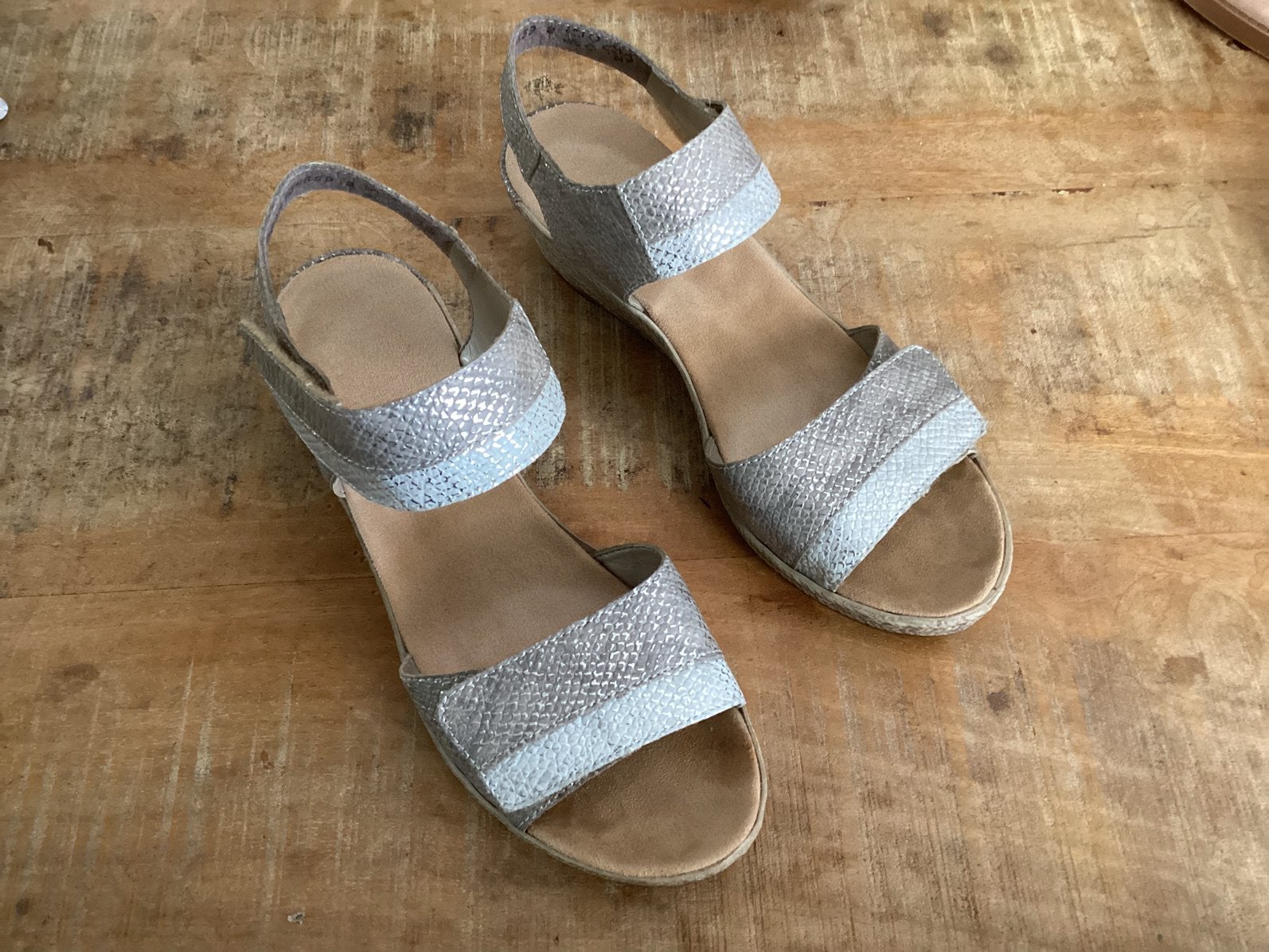 Rieker sandalen met klittenband zgan 40, Kleding | Dames, Schoenen, Ophalen of Verzenden, Zo goed als nieuw, Grijs, Sandalen of Muiltjes