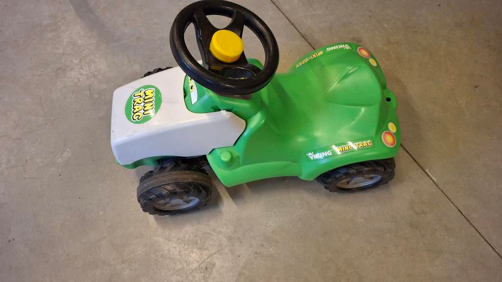 Kleine mini tractor van t merk Viking., Ophalen