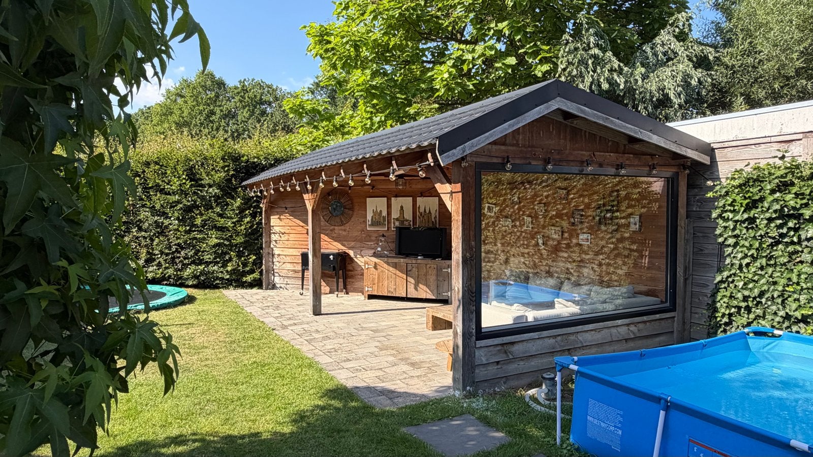 Ruime houten tuinhuis, veranda, overkapping en groot raam, Tuin en Terras, Tuinhuizen, Ophalen, 200 tot 400 cm, Tuinhuis, Zo goed als nieuw