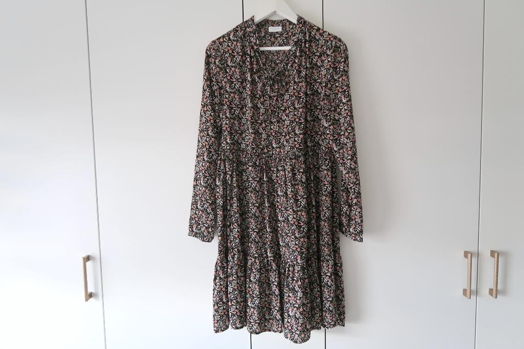Vila jurkje met bloemenprint - Zwart, Kleding | Dames, Jurken, Maat 38/40 (M), Zwart, Vila, Ophalen of Verzenden