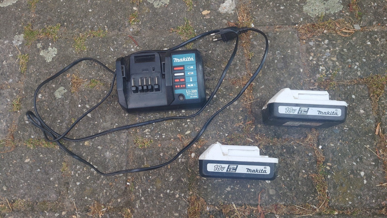 Makita Accu's en Oplader Set (2x 18V accu, 1x lader), Ophalen of Verzenden, Gebruikt, Boor- en Schroefmachine