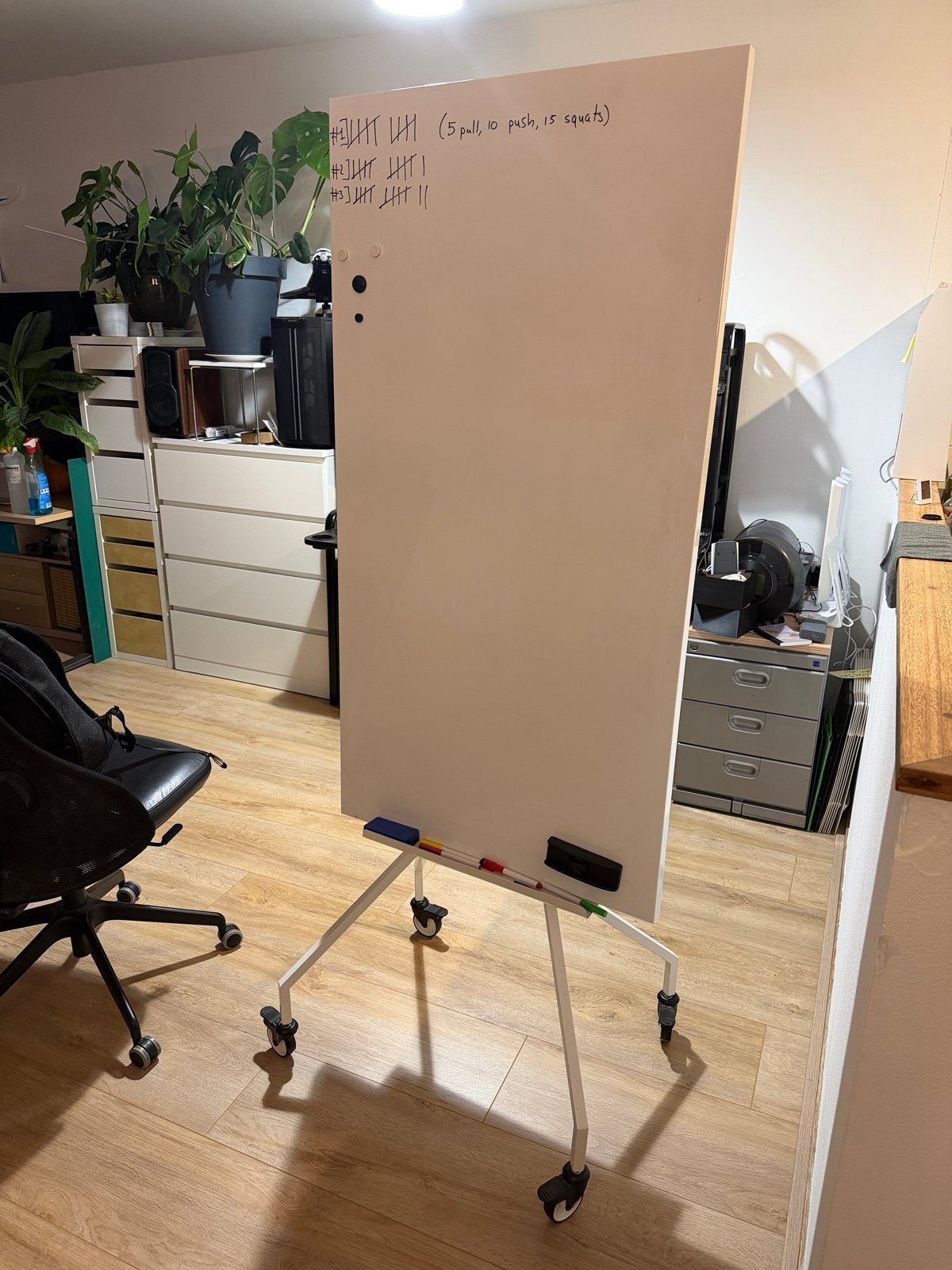 IKEA ELLOVEN whiteboard + akoestisch vilt op wieltjes, Ophalen, Mobiel, Zo goed als nieuw, Whiteboard