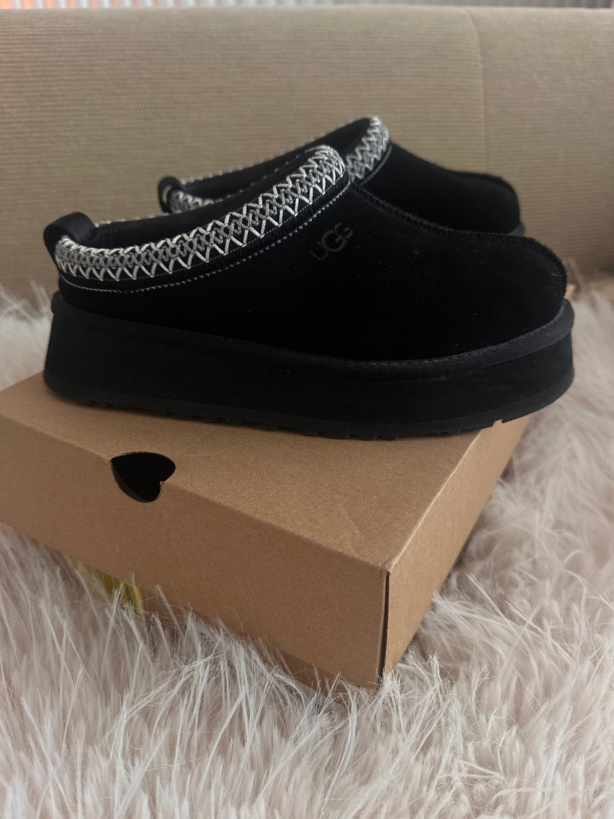 Ugg tazz, Ophalen of Verzenden, Zo goed als nieuw, Zwart