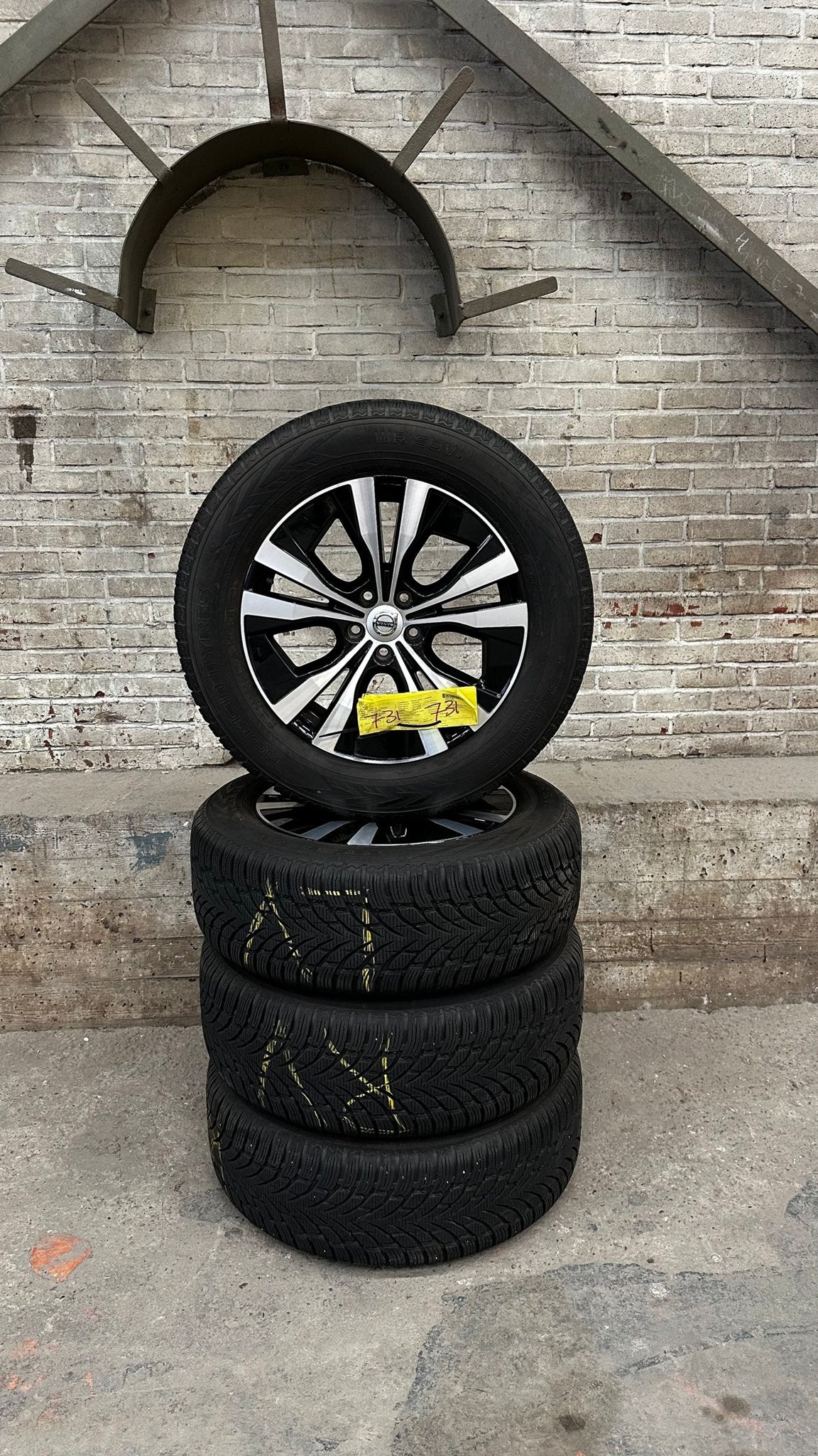 18 inch originele Volvo XC40 met winterbanden, Auto-onderdelen, Banden en Velgen, Ophalen, 18 inch, Gebruikt, -