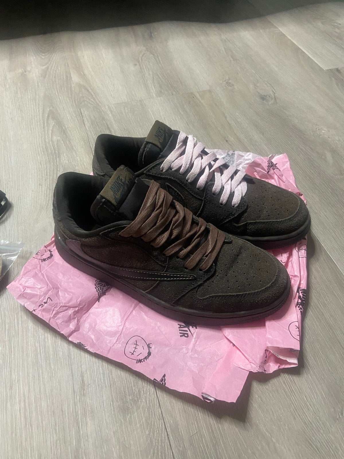 Travis Scott x Nike SB Dunk Low Velvet Brown, Ophalen of Verzenden, Zo goed als nieuw, Bruin, Sneakers of Gympen