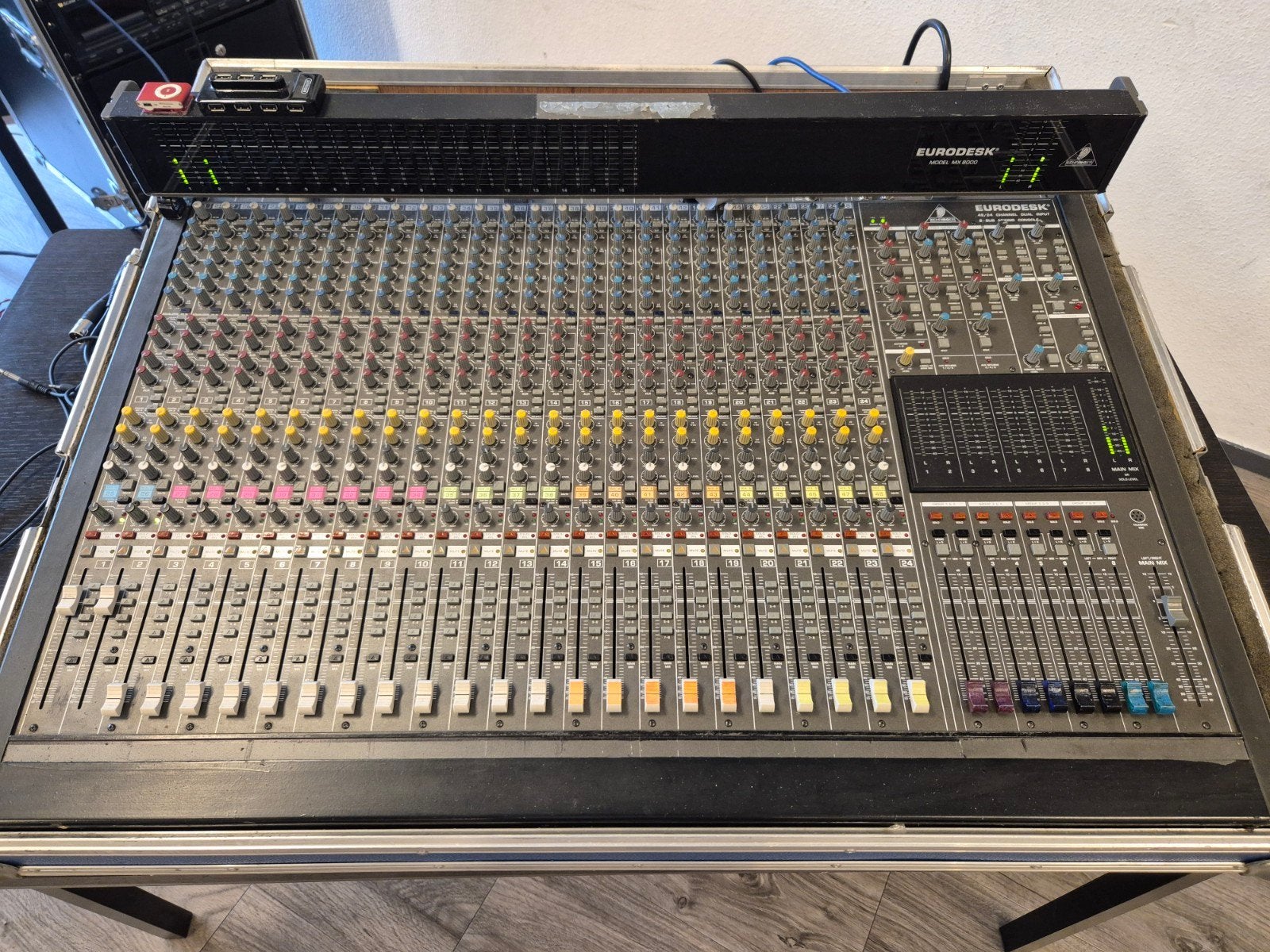 Behringer Eurodesk MX8000 in flightcase, Muziek en Instrumenten, Ophalen, Gebruikt, 20 kanalen of meer, Microfooningang