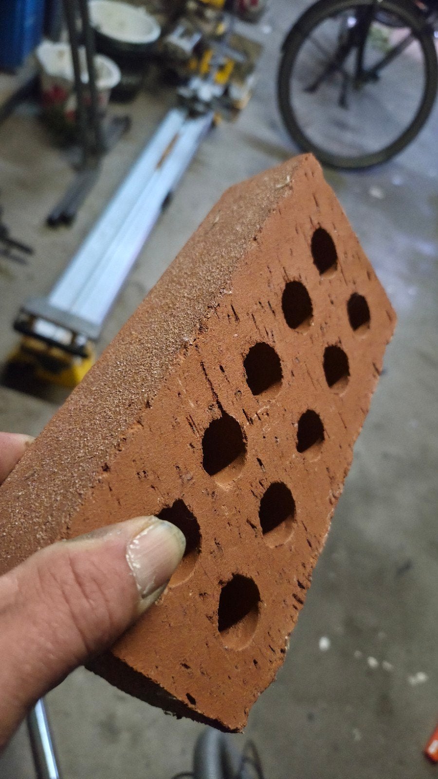 bakstenen met gaten +/- 140 stuks TEAB, Ophalen