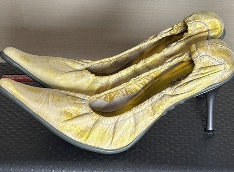 Shoebaloo echt leren pumps -38-gemêleerd geel -8cm hak, Ophalen of Verzenden, Zo goed als nieuw, Geel