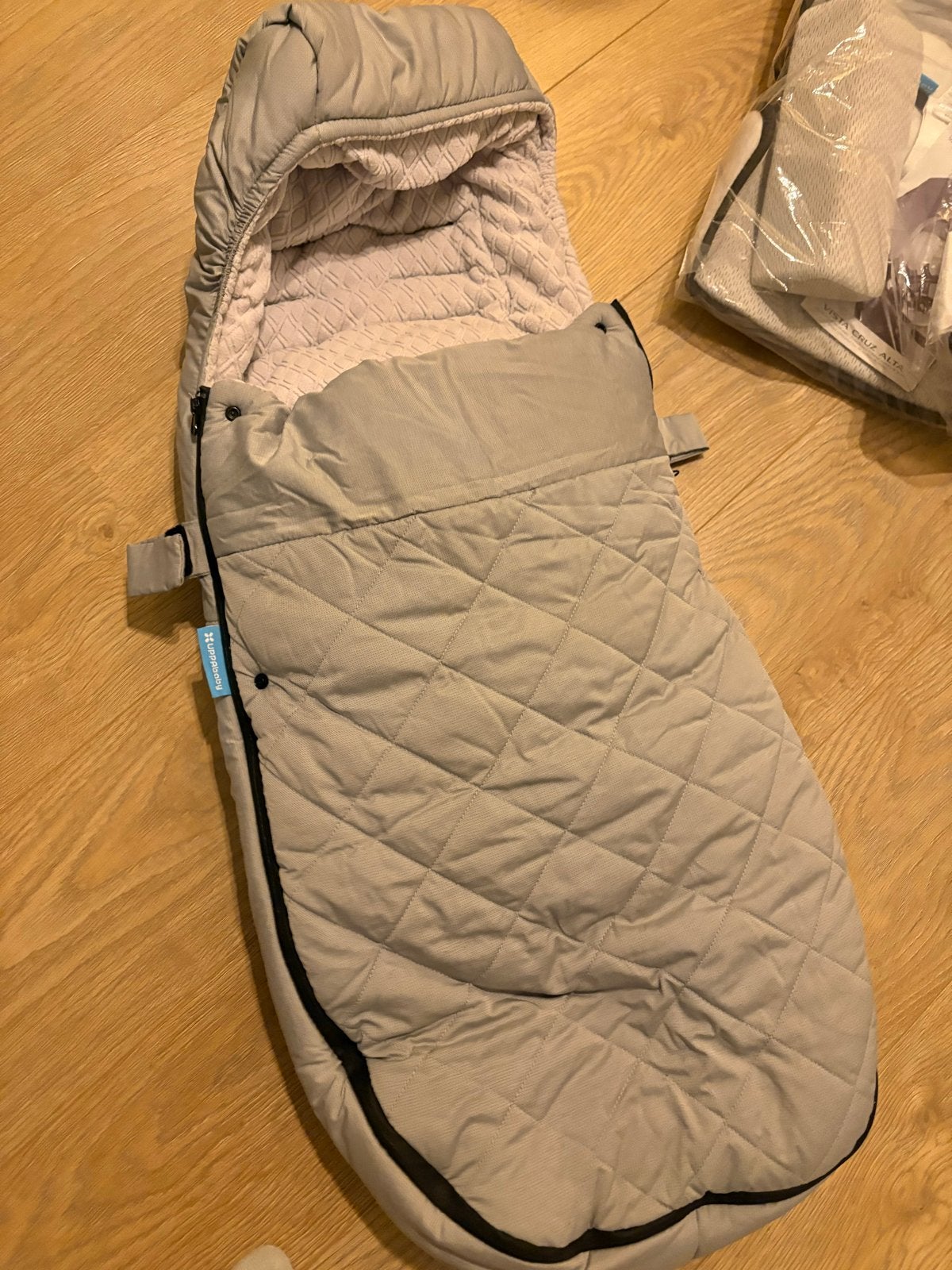Foto 10 van Tweeling UPPAbaby Vista V2  met reiswiegen en accessoires