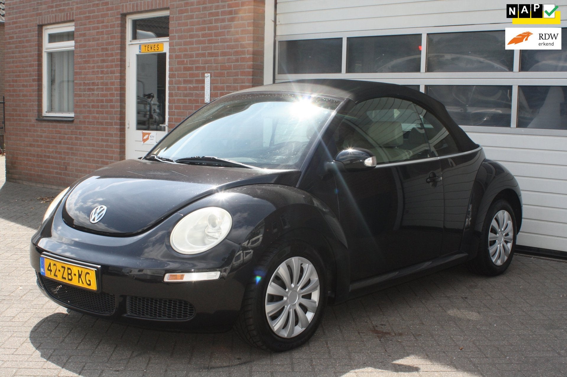 Volkswagen New Beetle Cabriolet 1.6 Trendline nw.distributie, Auto's, Gebruikt, 4 cilinders, Cabriolet, 4 stoelen