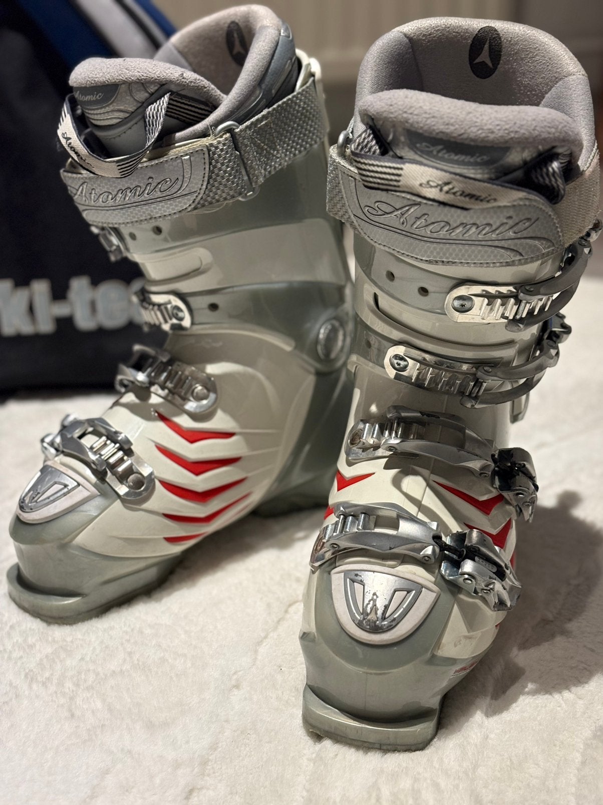 Atomic skischoenen maat 38-39, Sport en Fitness, 160 tot 180 cm, Schoenen, Ophalen of Verzenden, Zo goed als nieuw