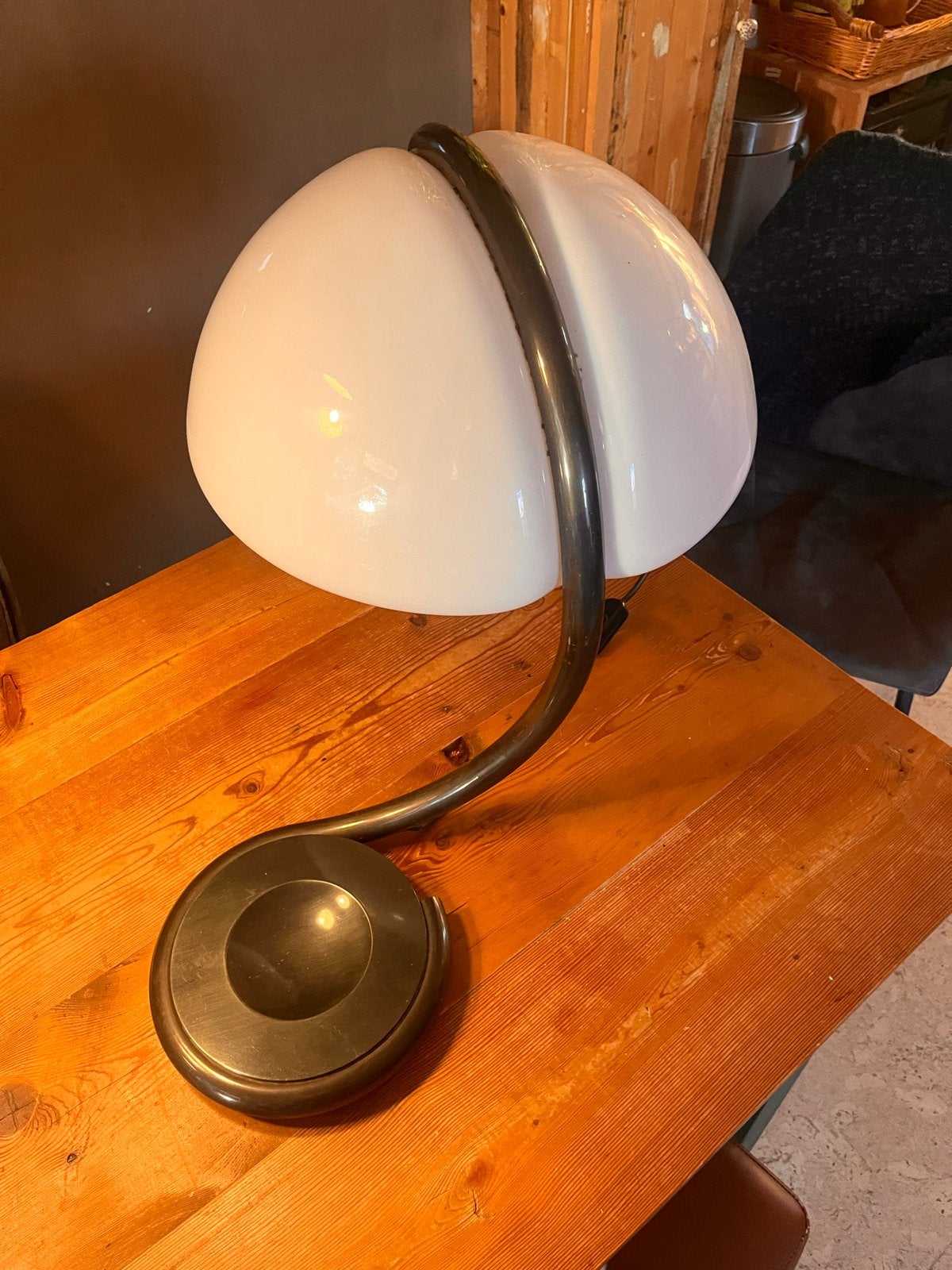 Serpente lamp Van Martinelli, Ophalen