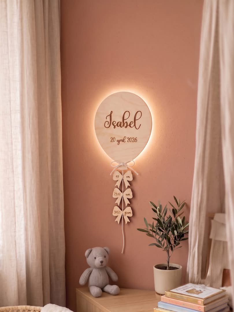 Gepersonaliseerde Houten ballon wandlamp met strikjes, Overige merken, Laser Creative, Nieuw, Ophalen of Verzenden