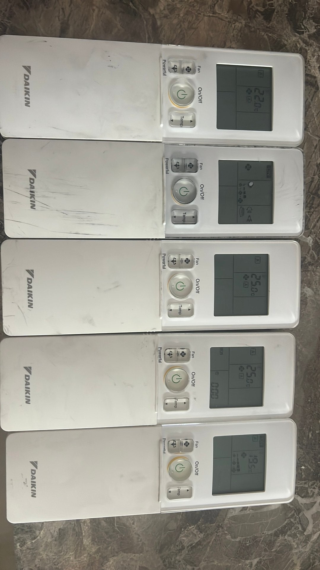 Vijf daikin Airco afstandbedieningen. Ook los te koop., 3 snelheden of meer, Ophalen of Verzenden, Zo goed als nieuw, 100 m³ of groter