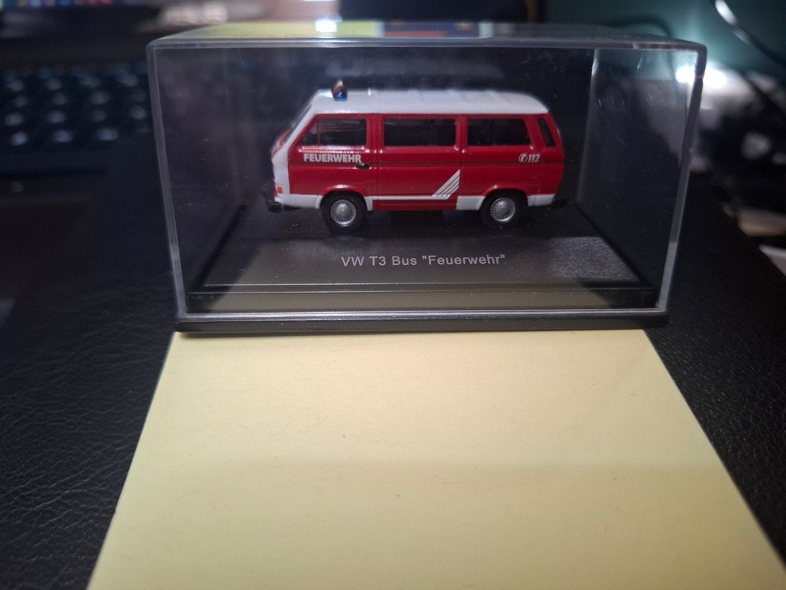 VW T3 Bus "Feuerwehr" modelauto schuco 1:64. in displaycase, Ophalen of Verzenden, Nieuw, Bus of Vrachtwagen