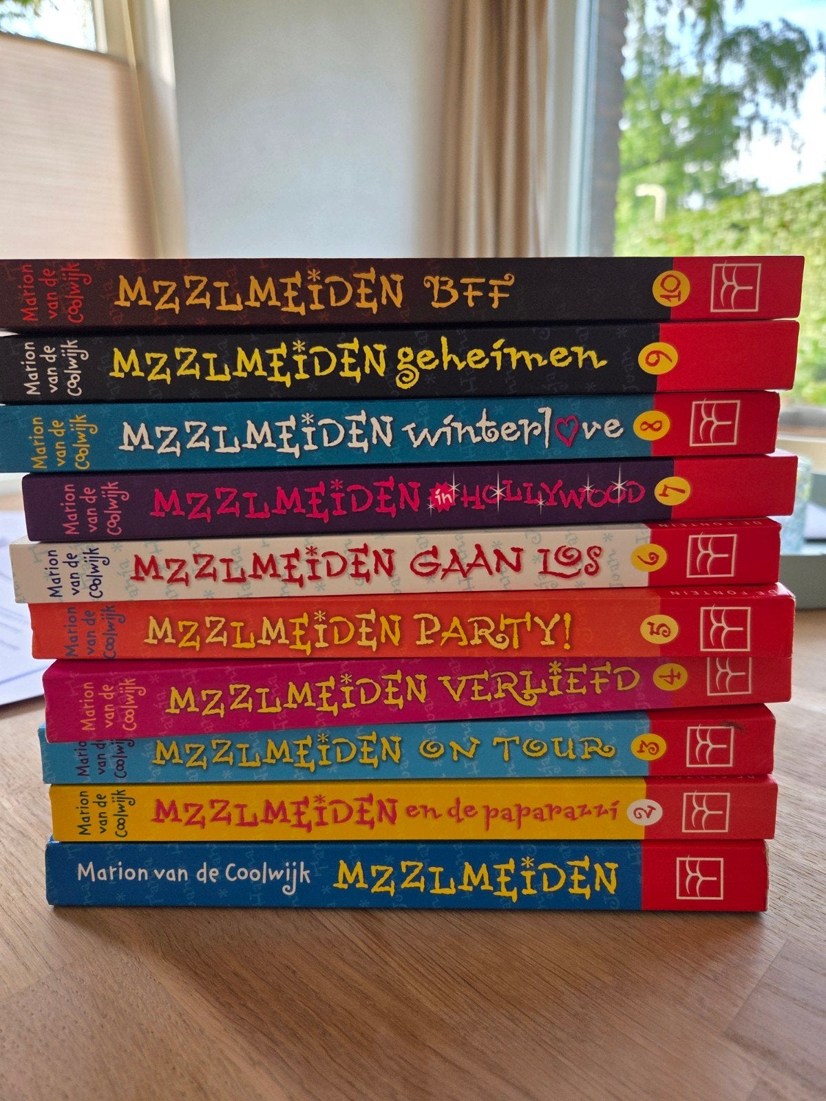 MZZL Meiden Boekenreeks gesigneerd - Deel 1 t/m 10, Ophalen of Verzenden, Zo goed als nieuw, Marion van de Coolwijk, Fictie