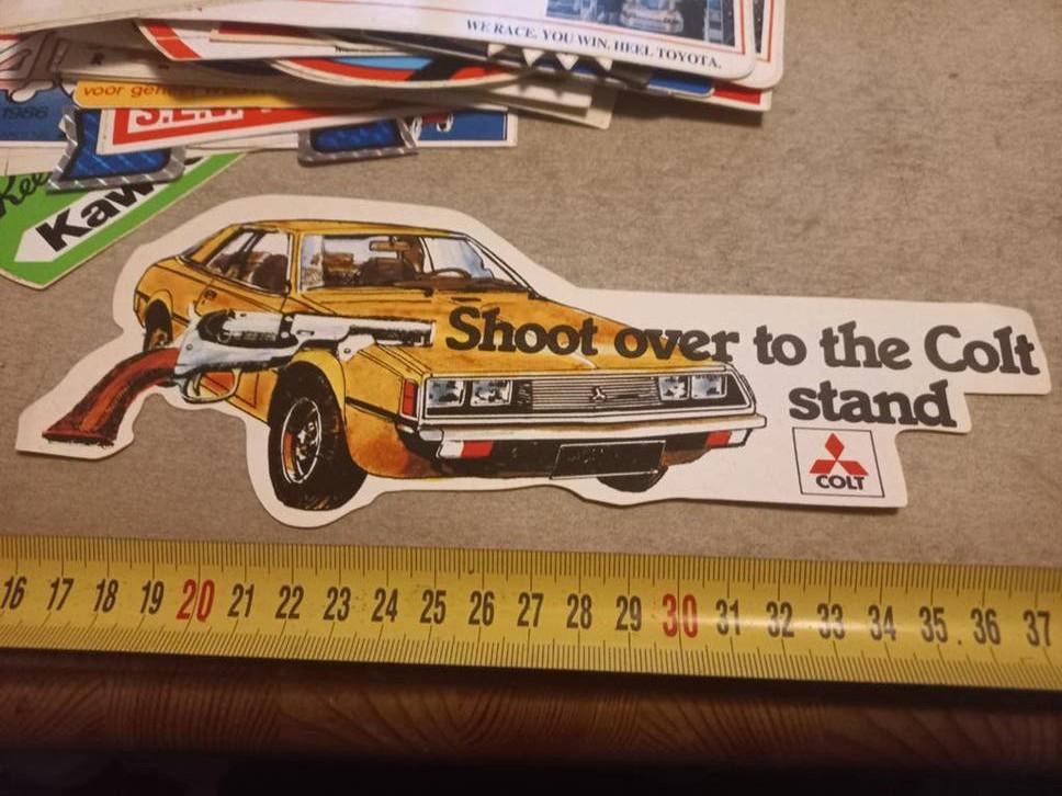 Vintage Colt Auto Sticker - "Shoot over to the Colt stand", Ophalen of Verzenden