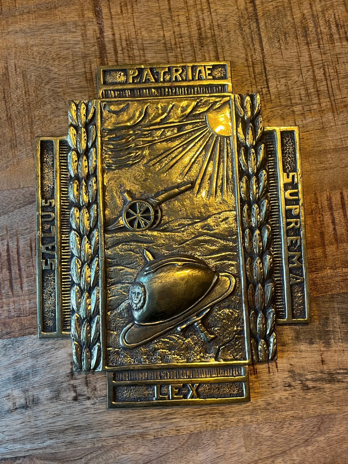 Antieke bronzen vuurkruis  plaquette, Verzenden
