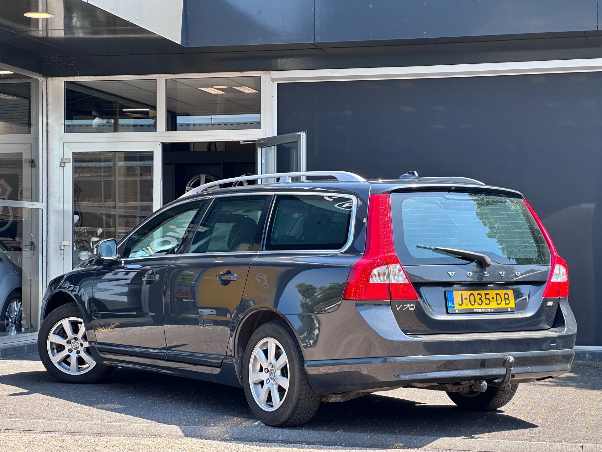 Volvo V70 2.5FT Kinetic AUTO / CLIMA / CRUISE / MEMORY / LED, Auto's, Zwart, Overige brandstoffen, 2521 cc, 1567 kg