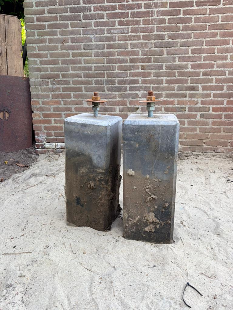 Betonpoer 20x20 2 stuks, Ophalen, Gebruikt
