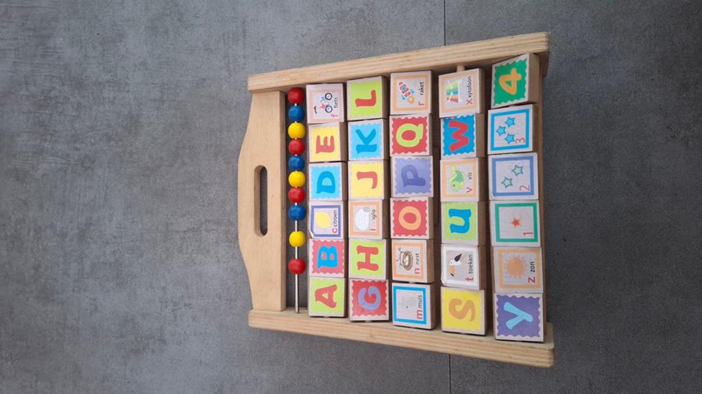 Houten educatief speelgoed: Alfabet blokken & Klok, Ophalen of Verzenden, Gebruikt, Taal en Lezen
