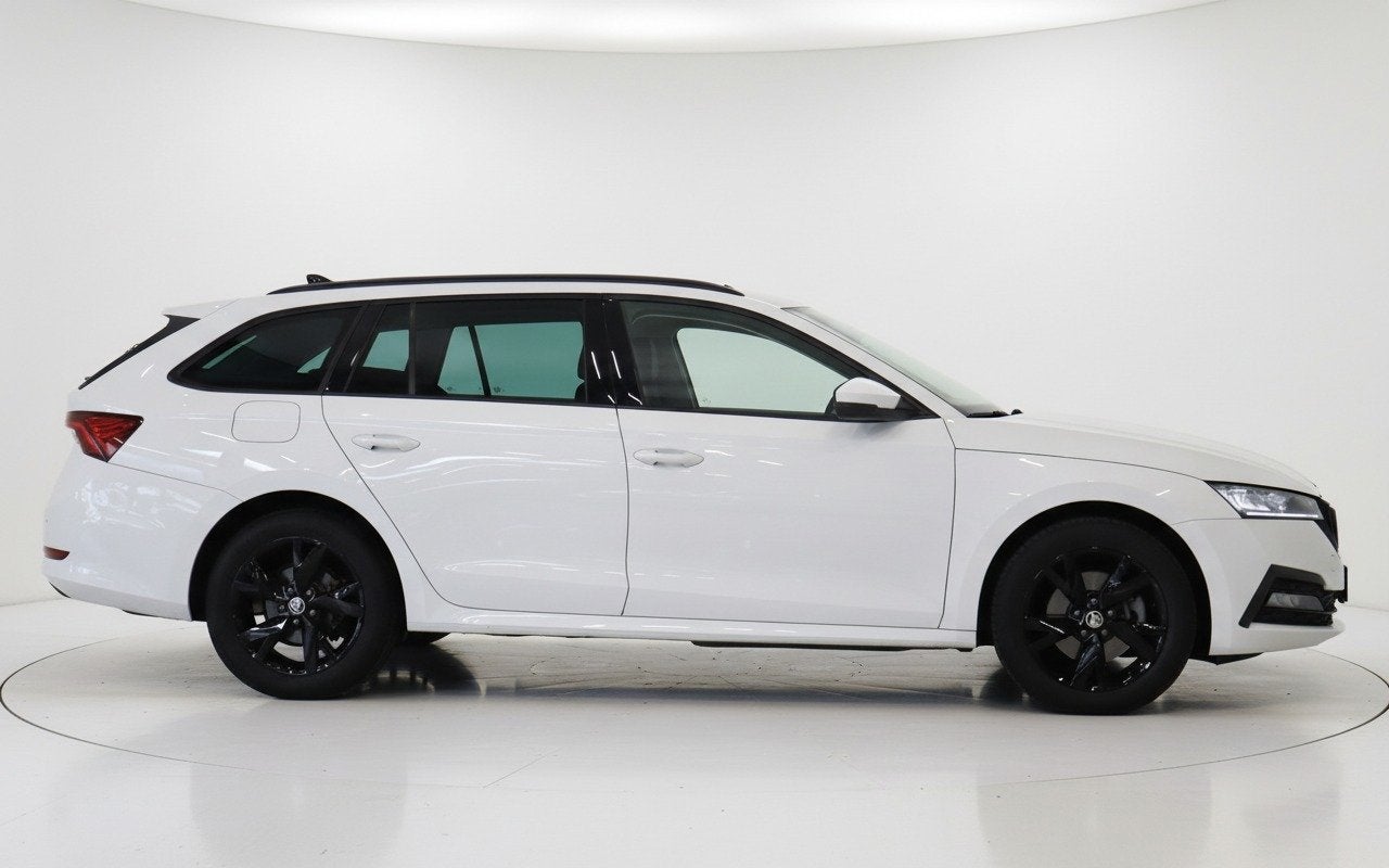 Skoda Octavia Combi Skoda Octavia Combi 1.4 TSI iV PHEV Ambi, Auto's, Dealer onderhouden, Stof, Gebruikt, Zwart