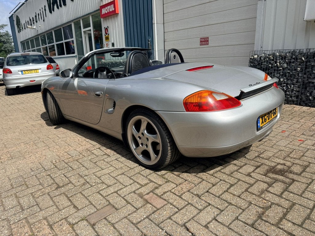 Porsche Boxster 2.5 Tiptronic erg netjes, heeft nieuwe carbi, Auto's, Automaat, Achterwielaandrijving, Cabriolet, Leder en Stof
